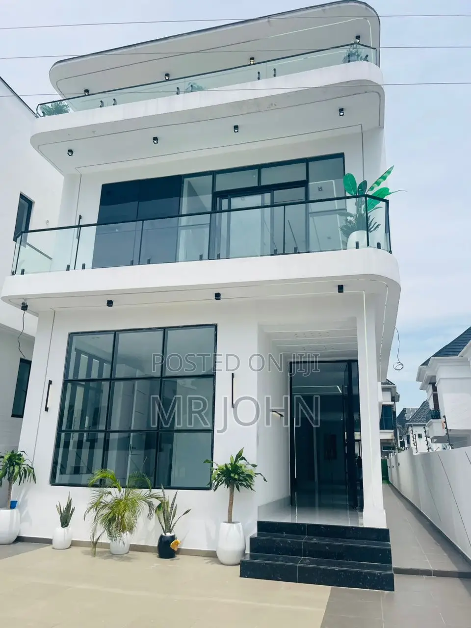 5bdrm Mansion in Second Toll Gate for sale in Lekki