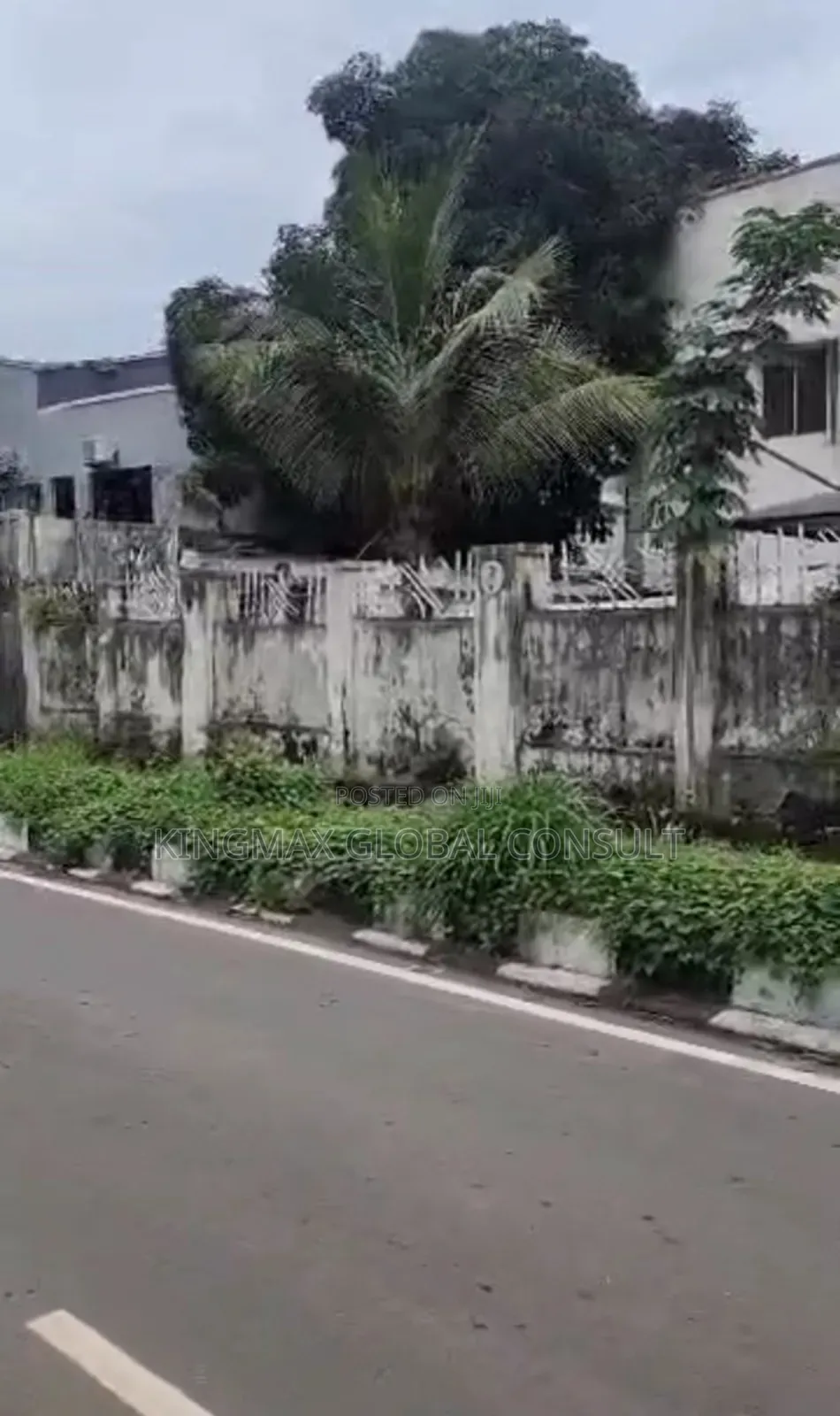 For Sale :
It's an Old Structure at Maitama. Land Size =937sqm in Maitama