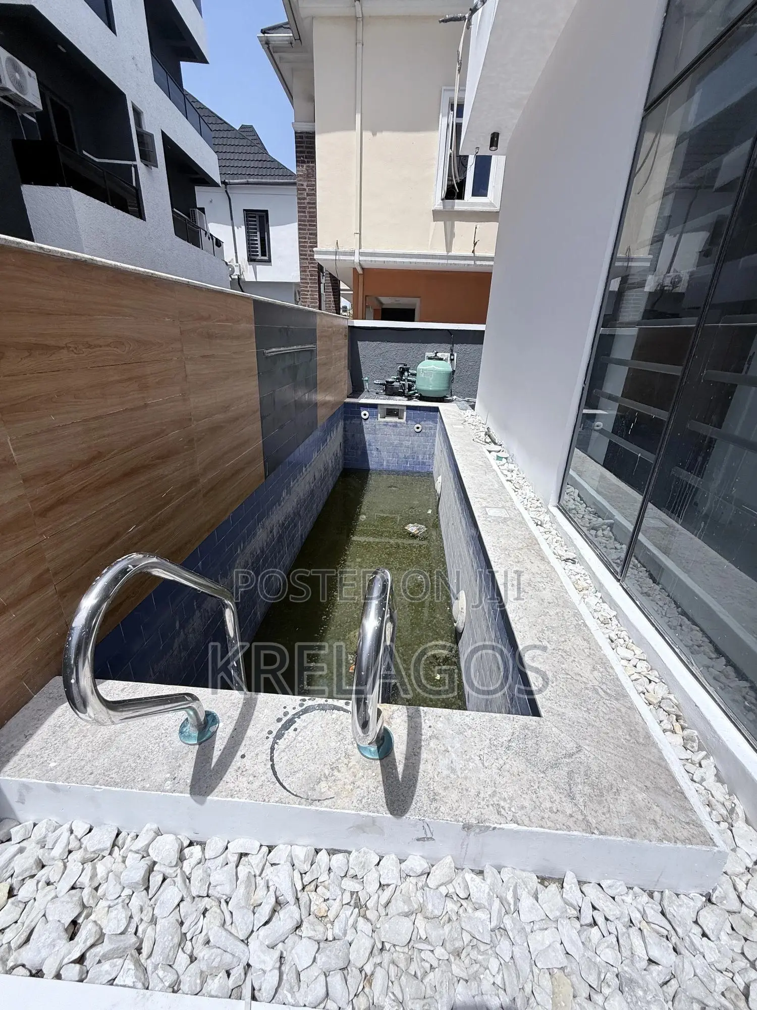 5bdrm Duplex in Ologolo for sale in Ologolo