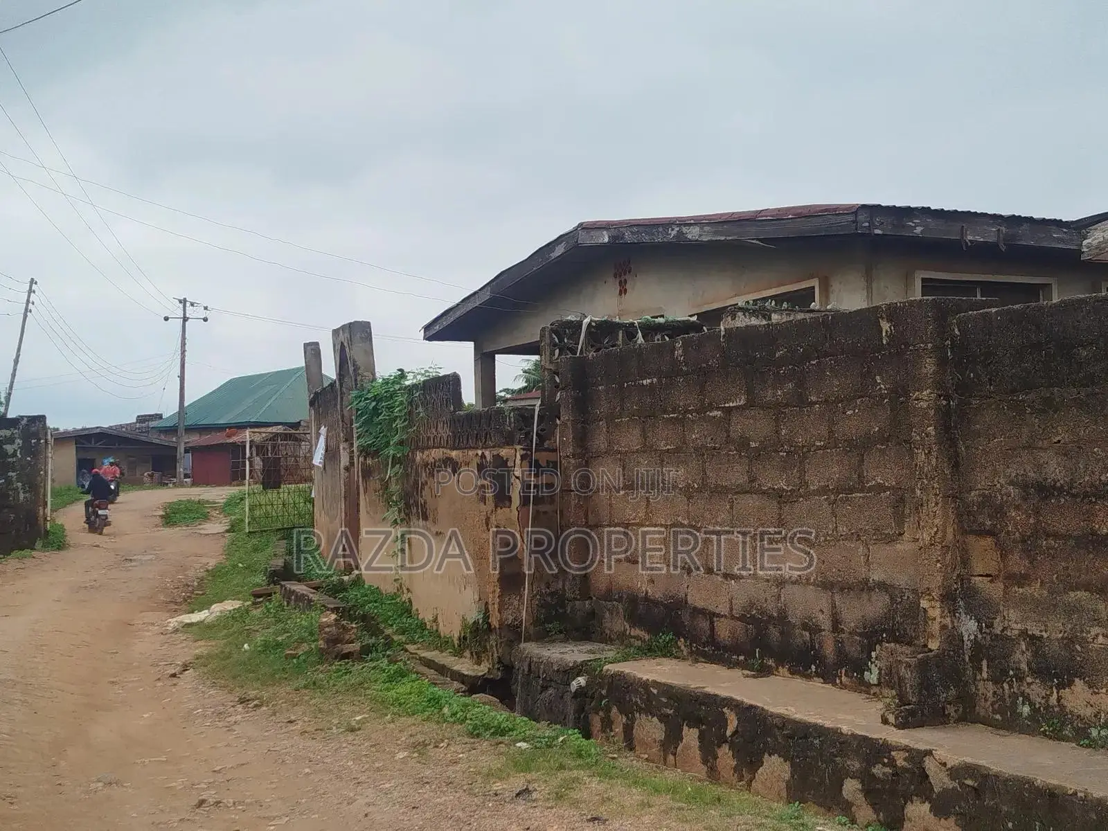 Hot Deal! Land With Demolishable Building Near Oau Road 7 Gate, Ife in Ife