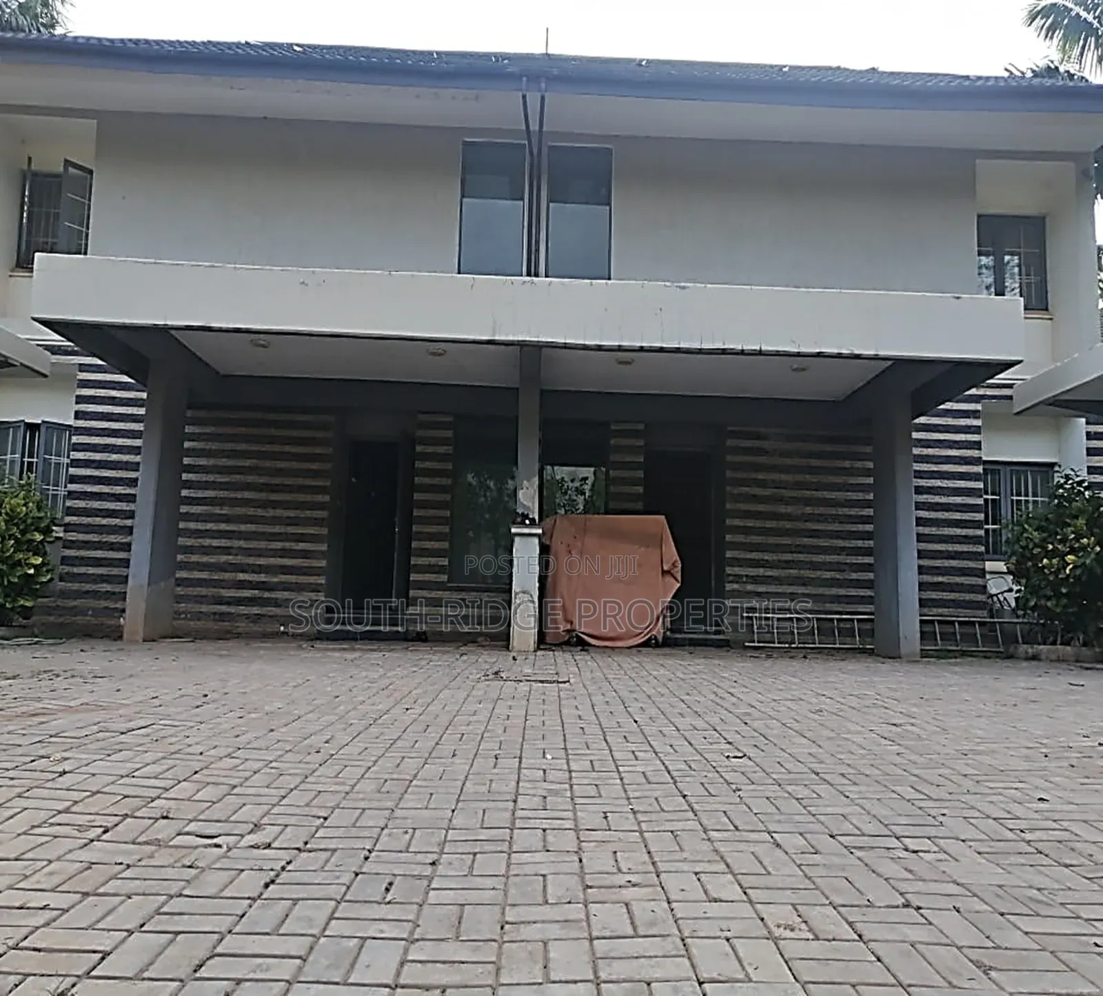 6bdrm Duplex in Legislative Quarters, Apo District for sale in Apo District