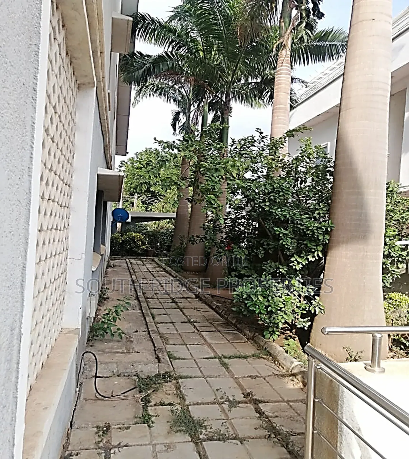 6bdrm Duplex in Legislative Quarters, Apo District for sale in Apo District