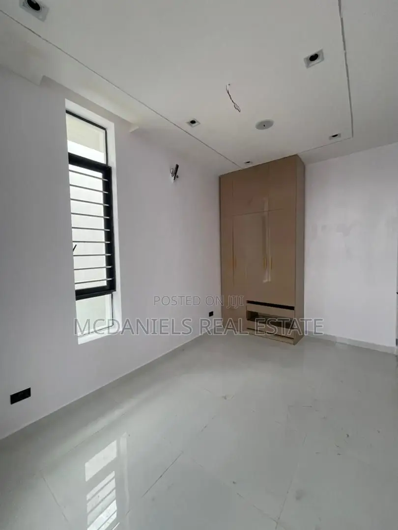 Furnished 5bdrm Duplex in Chevron for sale in Chevron