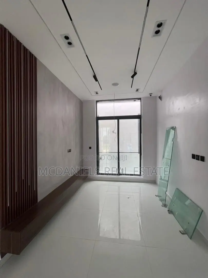 Furnished 5bdrm Duplex in Chevron for sale in Chevron
