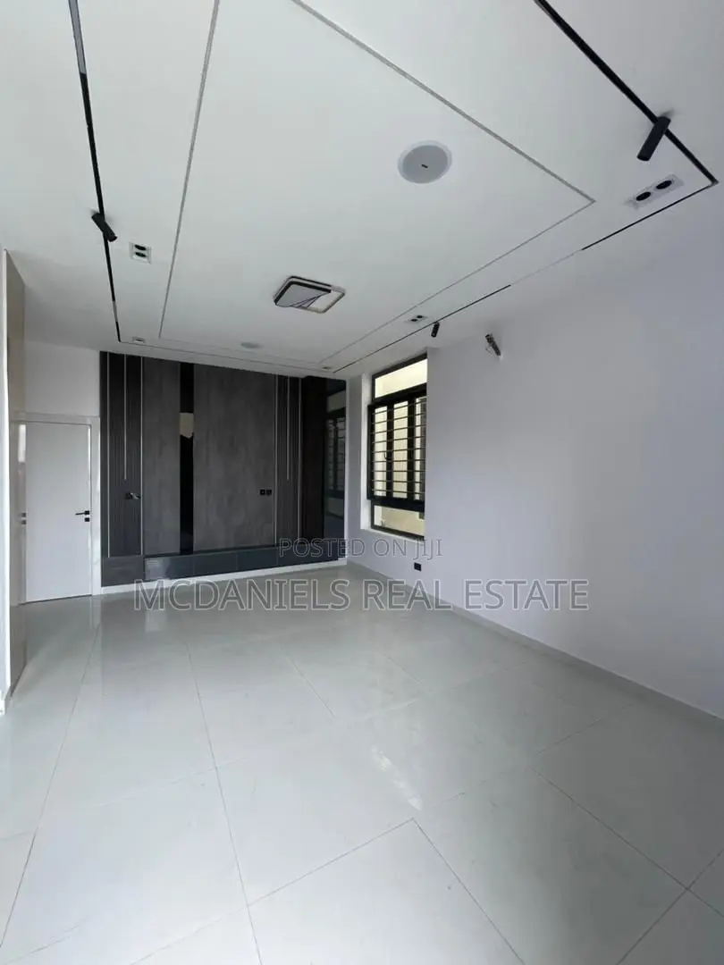 Furnished 5bdrm Duplex in Chevron for sale in Chevron