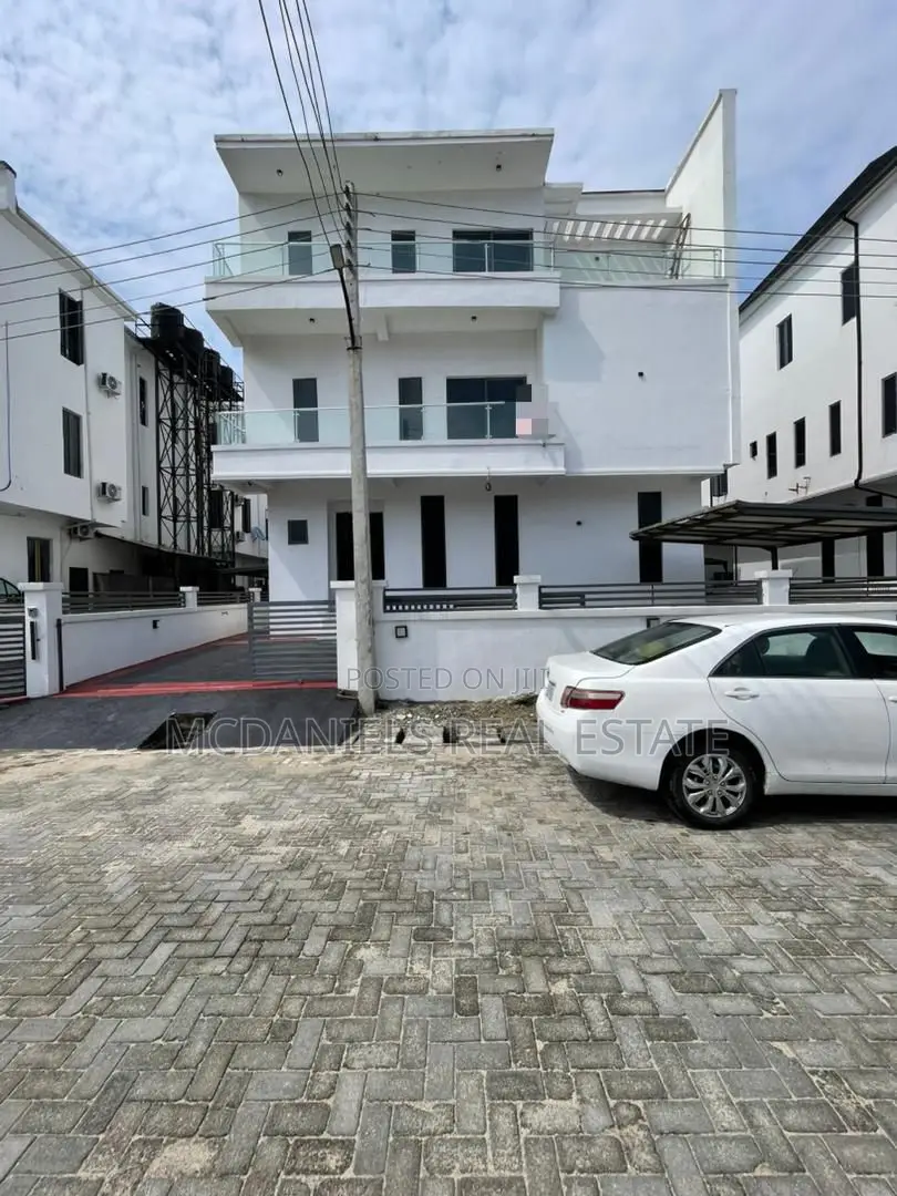 Furnished 5bdrm Duplex in Chevron for sale in Chevron