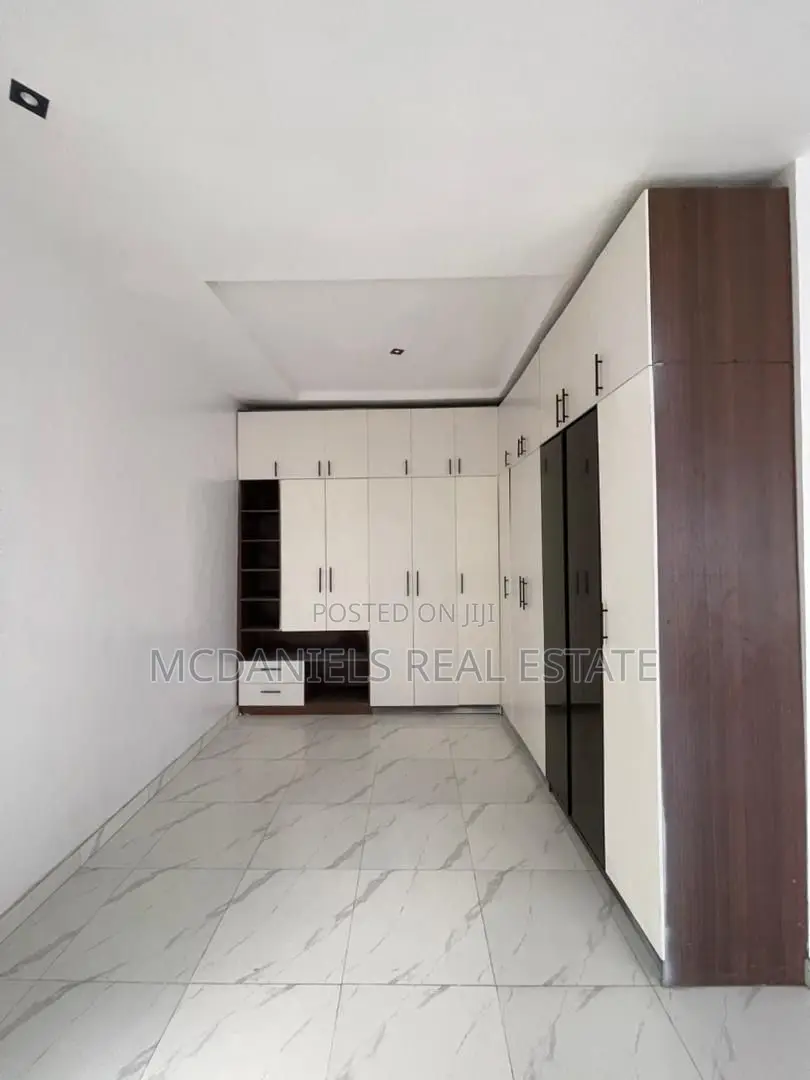 Furnished 5bdrm Duplex in Chevron for sale in Chevron