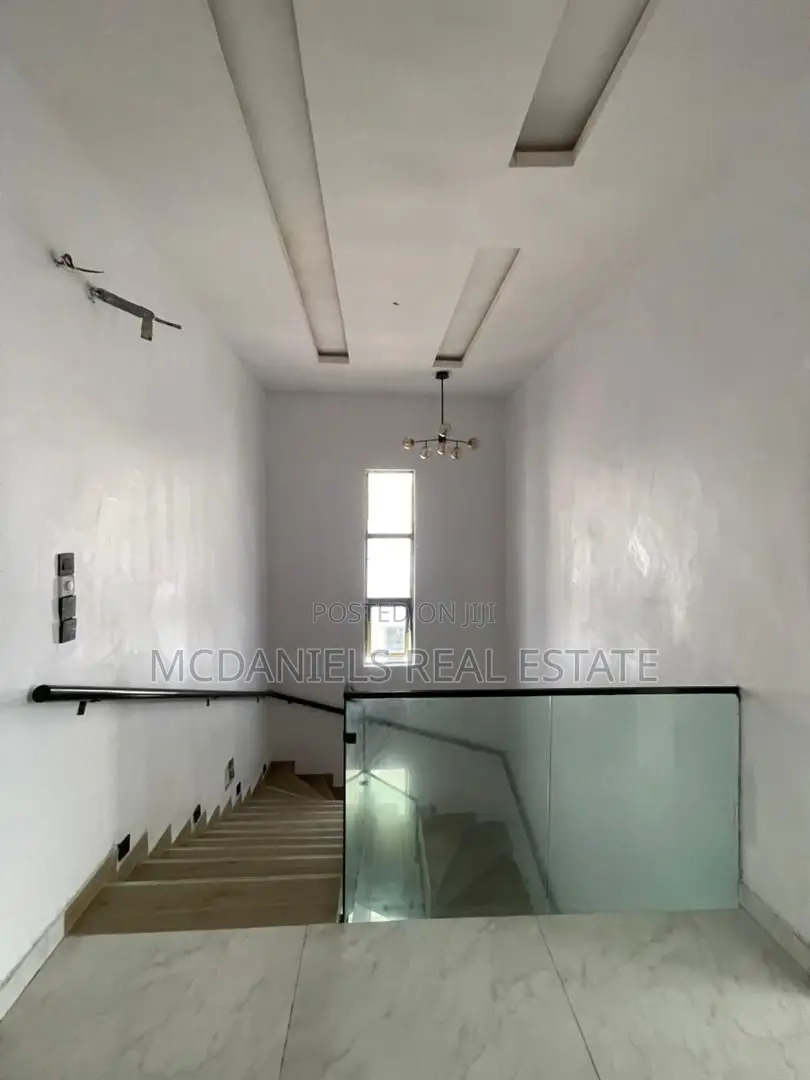 Furnished 5bdrm Duplex in Chevron for sale in Chevron