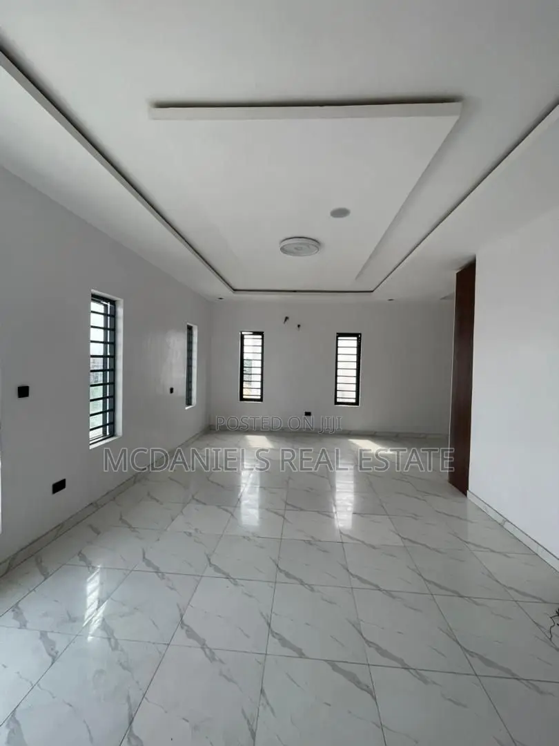 Furnished 5bdrm Duplex in Chevron for sale in Chevron