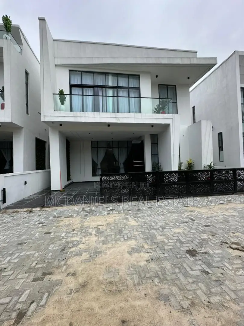 Furnished 5bdrm Duplex in Chevron for sale in Chevron