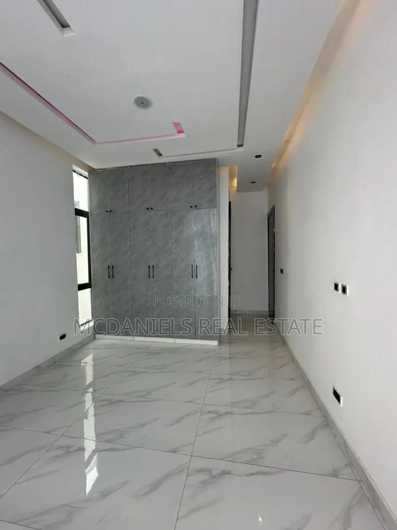 Furnished 5bdrm Duplex in Chevron for sale in Chevron