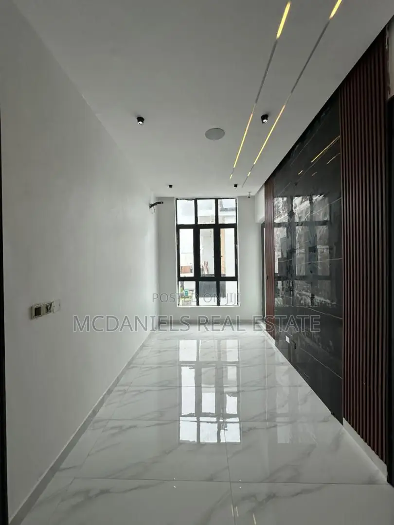 Furnished 5bdrm Duplex in Chevron for sale in Chevron
