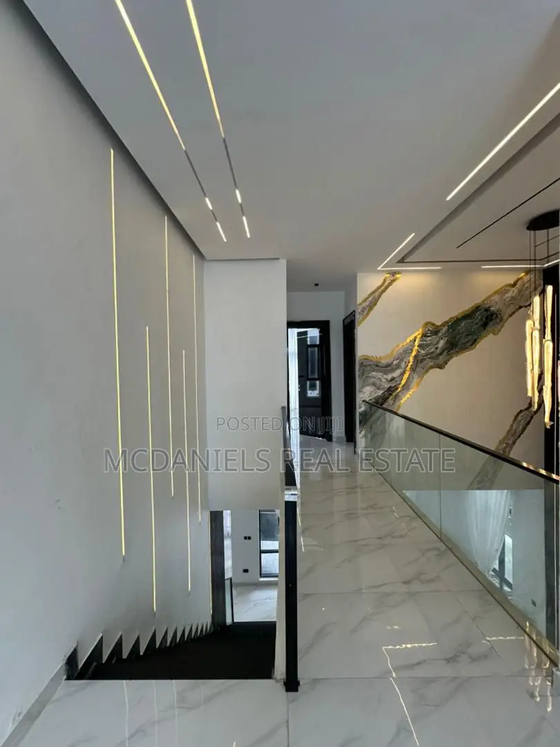Furnished 5bdrm Duplex in Chevron for sale in Chevron