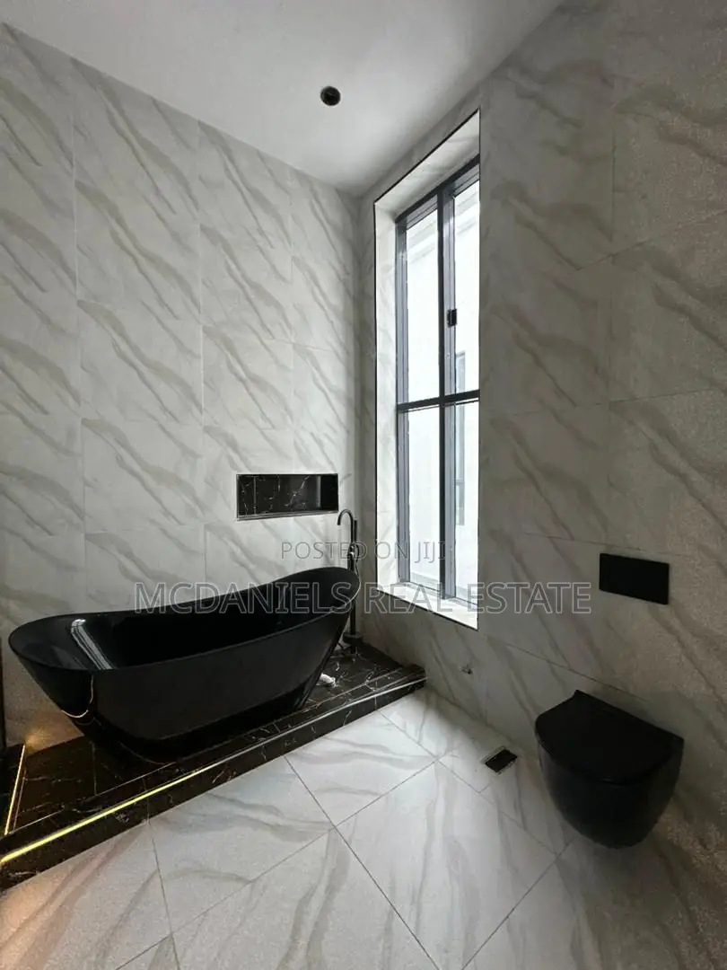 Furnished 5bdrm Duplex in Chevron for sale in Chevron