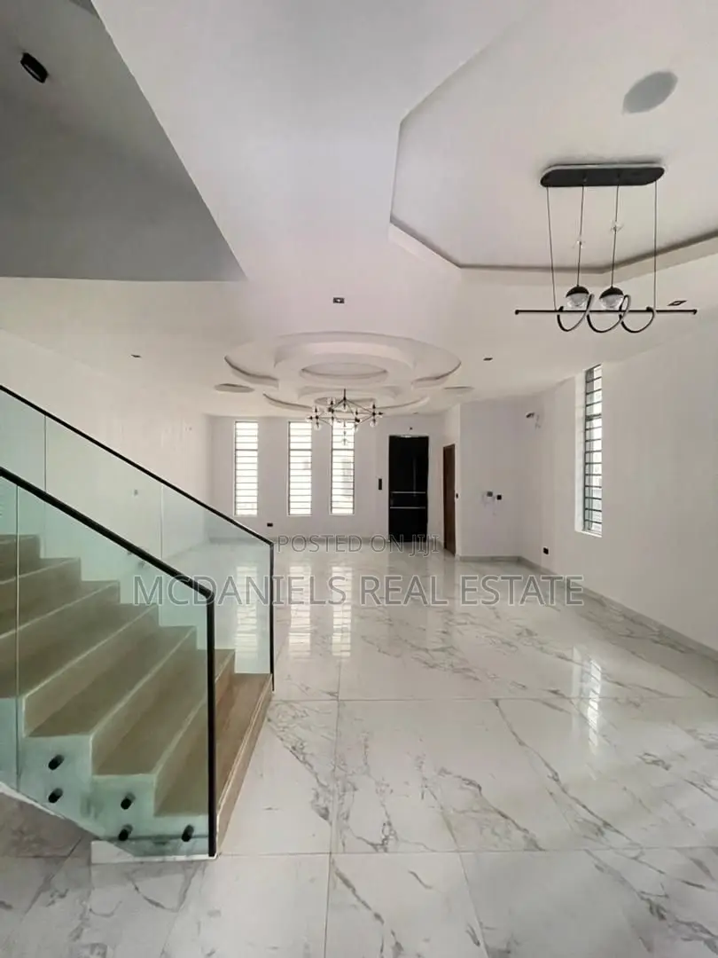 Furnished 5bdrm Duplex in Chevron for sale in Chevron