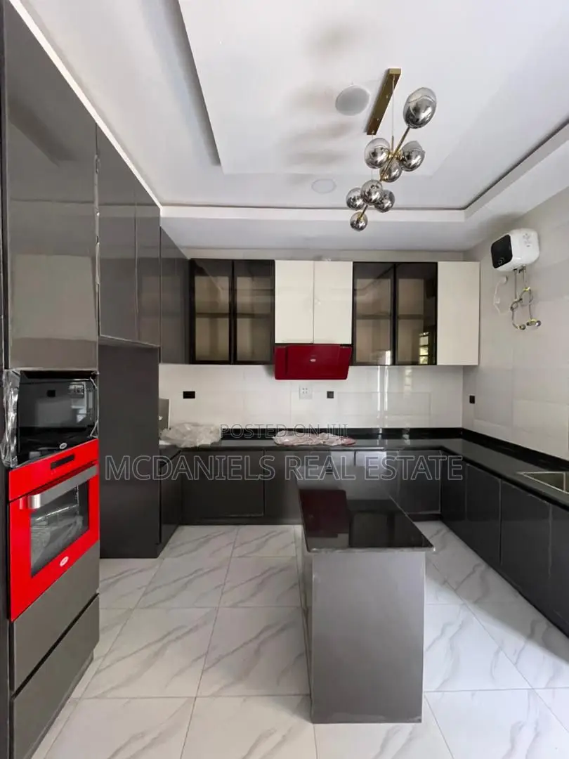 Furnished 5bdrm Duplex in Chevron for sale in Chevron