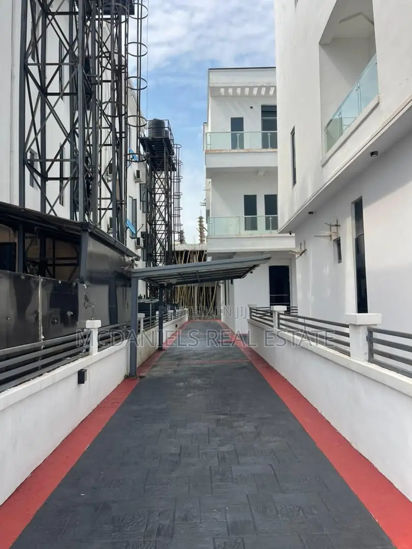 Furnished 5bdrm Duplex in Chevron for sale in Chevron