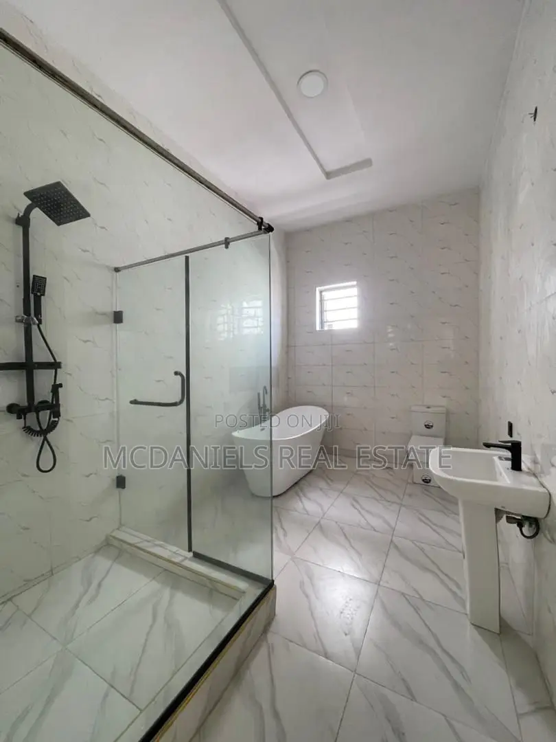Furnished 5bdrm Duplex in Chevron for sale in Chevron