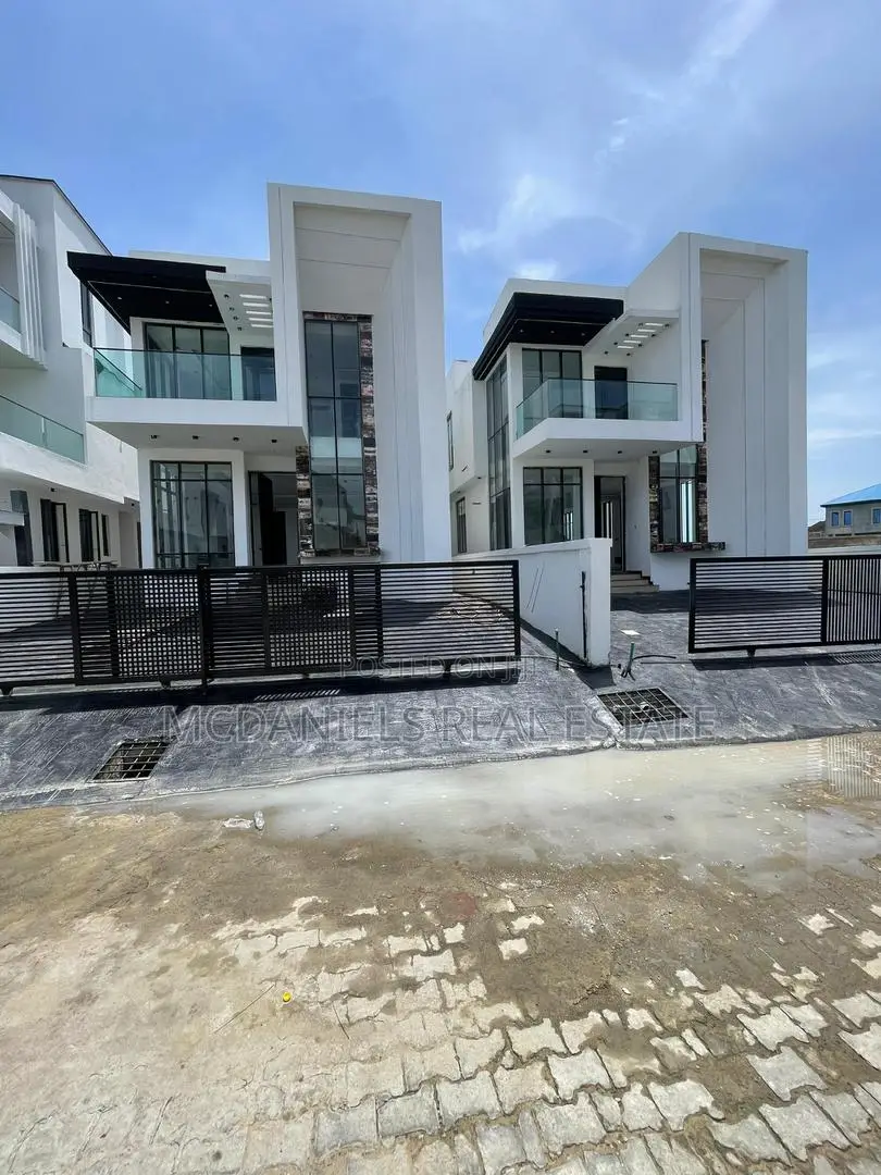 Furnished 5bdrm Duplex in Chevron for sale in Chevron