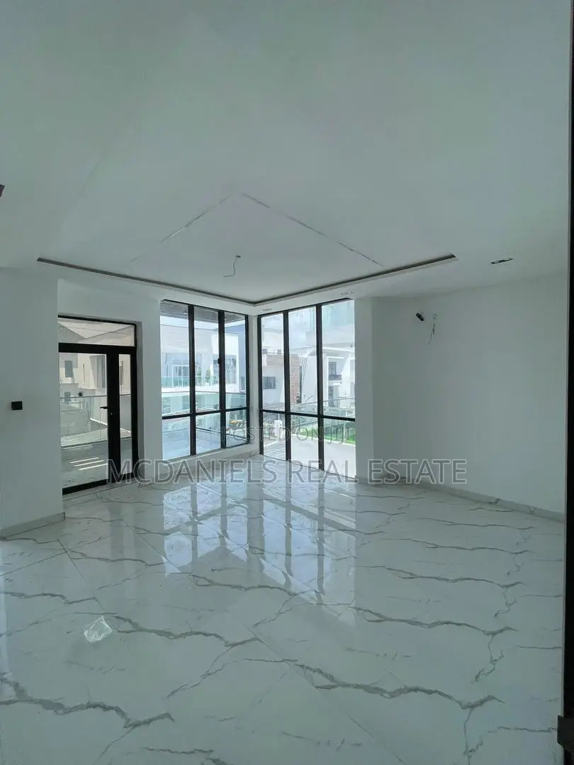 Furnished 5bdrm Duplex in Chevron for sale in Chevron