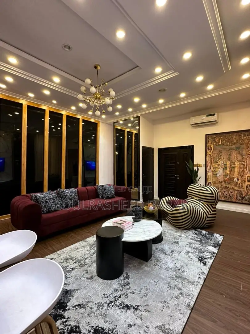 Aesthetically Pleasing Luxury 1 Bedroom Apartment in Chevron