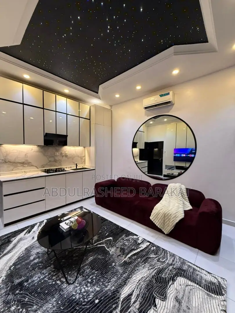 Deluxe 1 Bedroom Bathub Apartment With Red Room. in Chevron