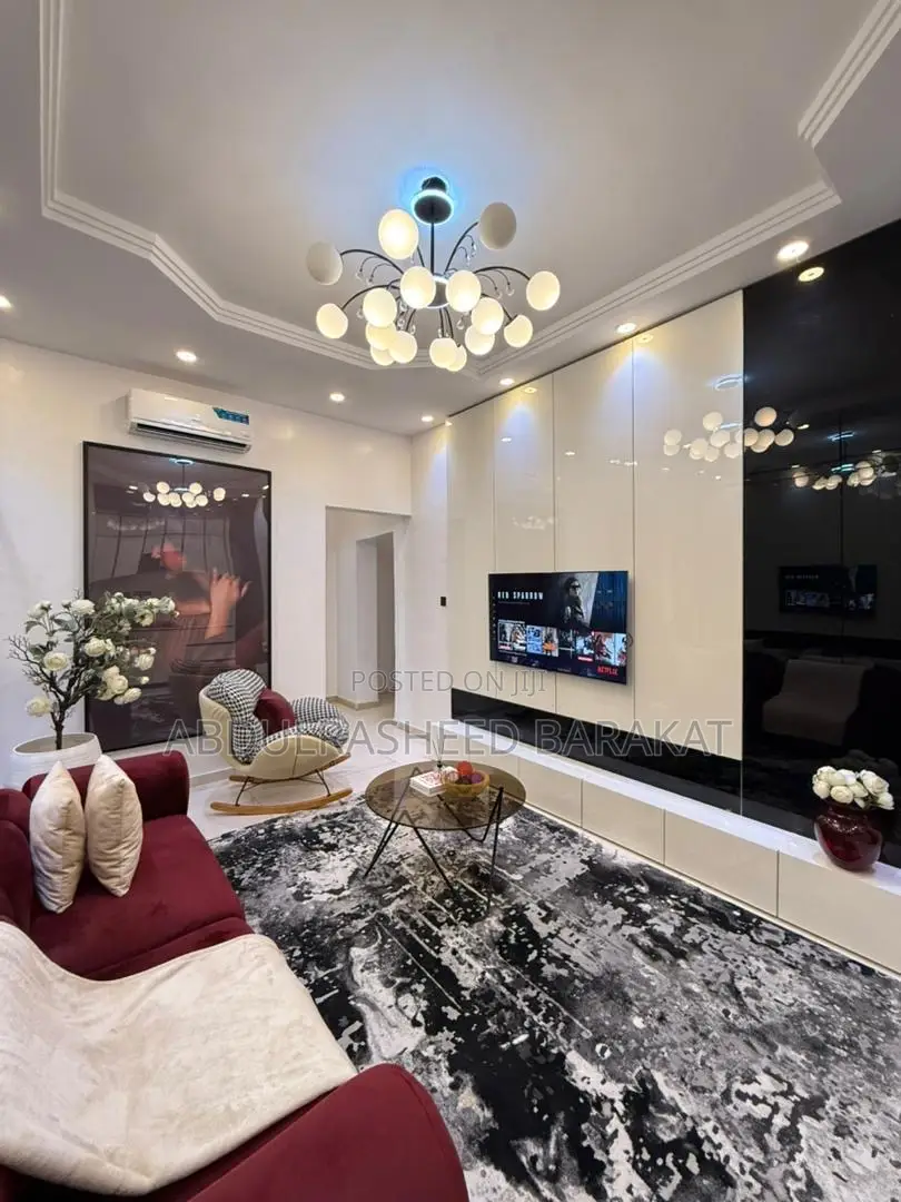 1 Bedroom Apartment With a Private Cinema and Bathub in Osapa london