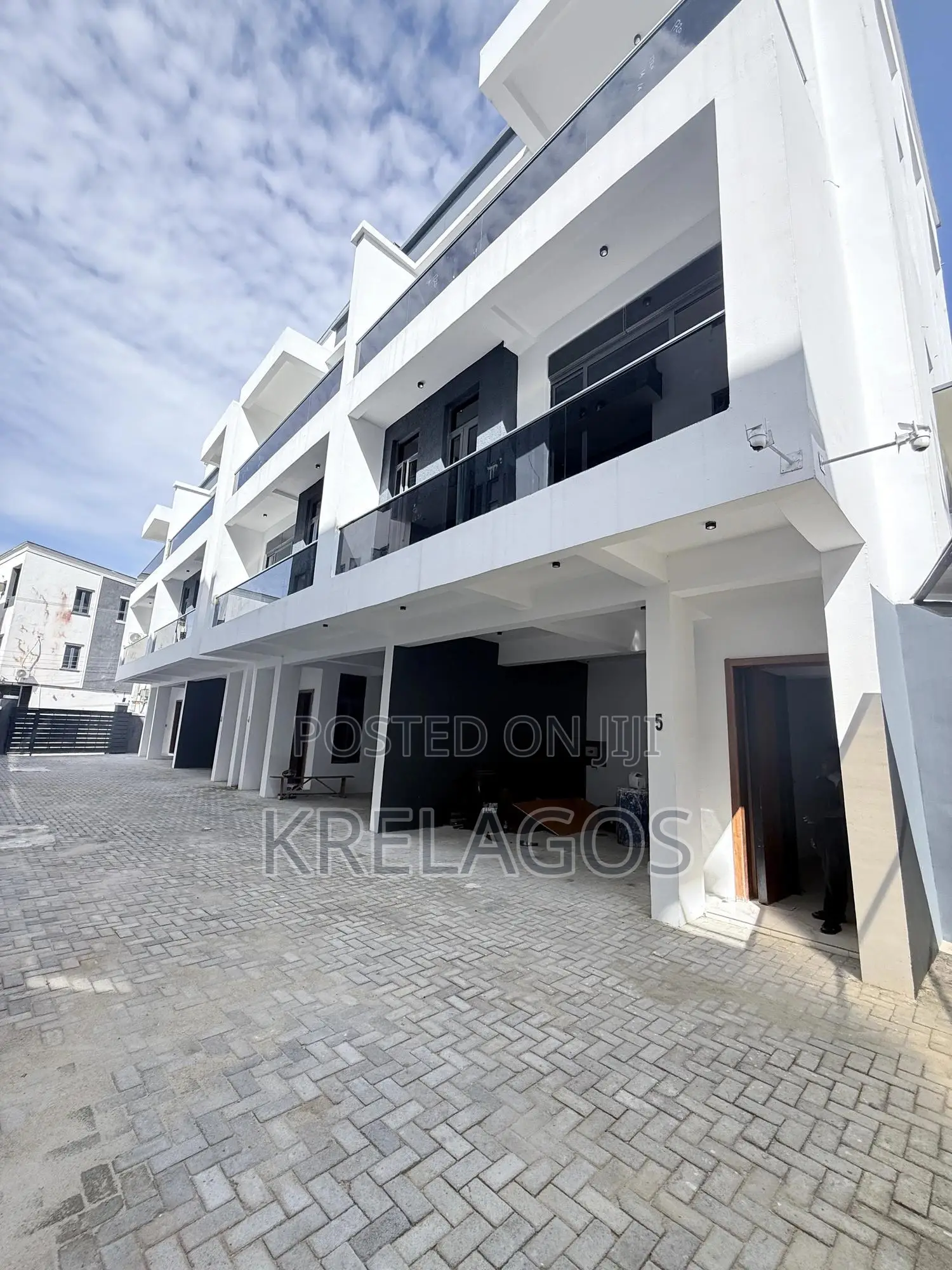 4bdrm Duplex in Ologolo for sale in Ologolo
