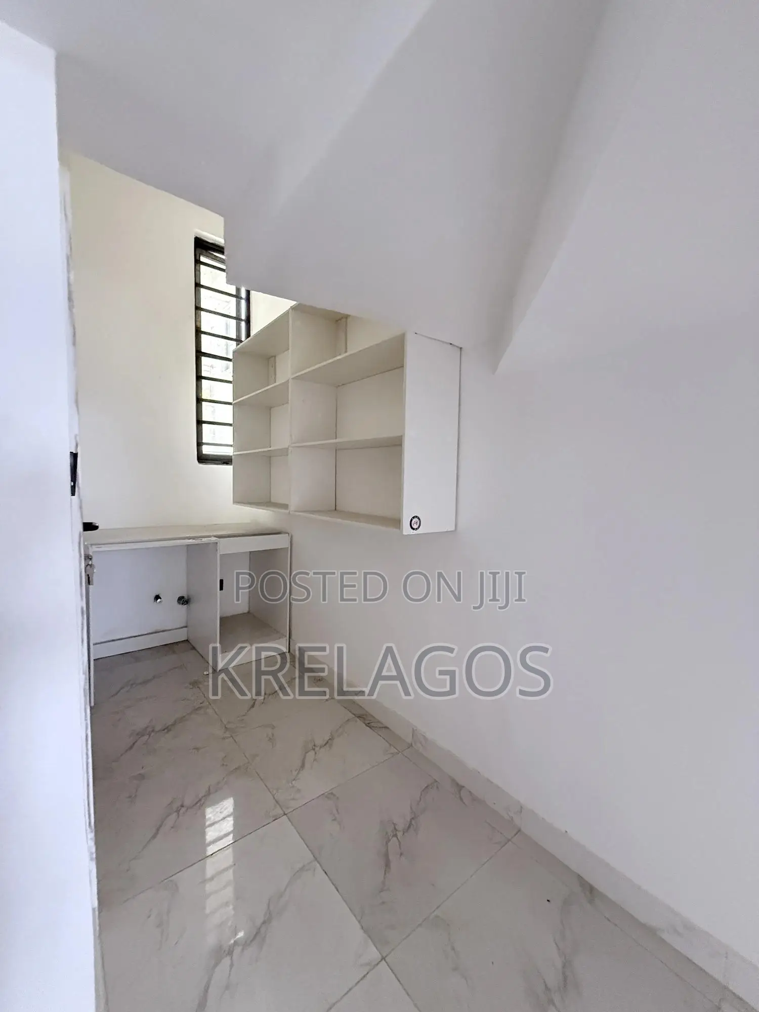 4bdrm Duplex in Ologolo for sale in Ologolo