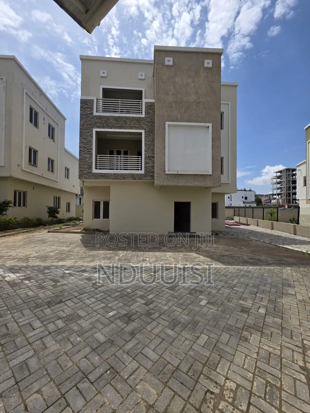 5bdrm Duplex in By Coza Church, Guzape District for sale in Guzape District