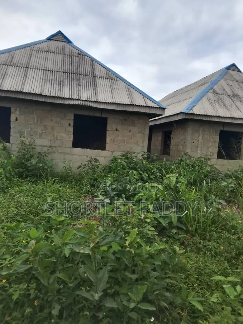 1bdrm Block of Flats in Bayeku, Ikorodu for sale in Ikorodu