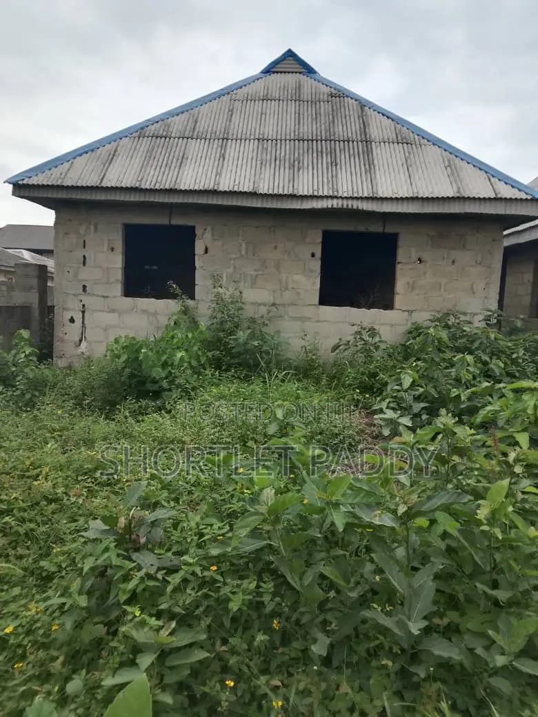 1bdrm Block of Flats in Bayeku, Ikorodu for sale in Ikorodu