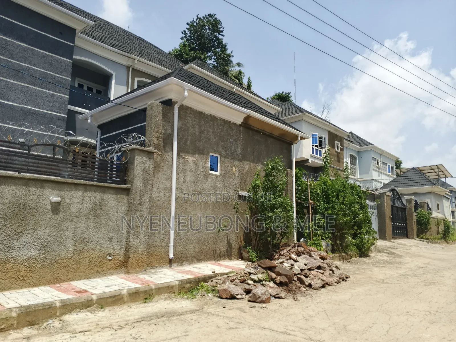 4bdrm Duplex in Karu for sale in Karu
