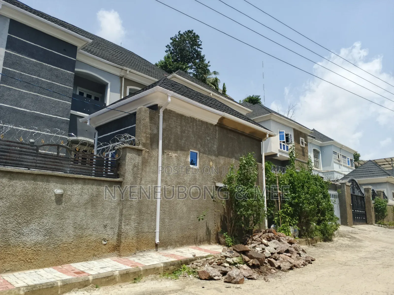 4bdrm Duplex in Karu for sale in Karu