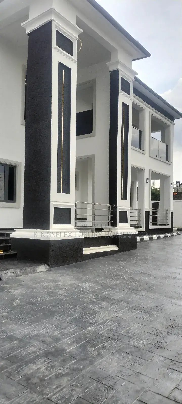5bdrm Duplex in Dakwo District for sale in Dakwo District