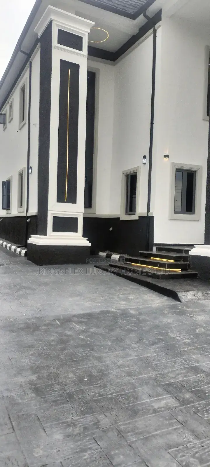 5bdrm Duplex in Dakwo District for sale in Dakwo District