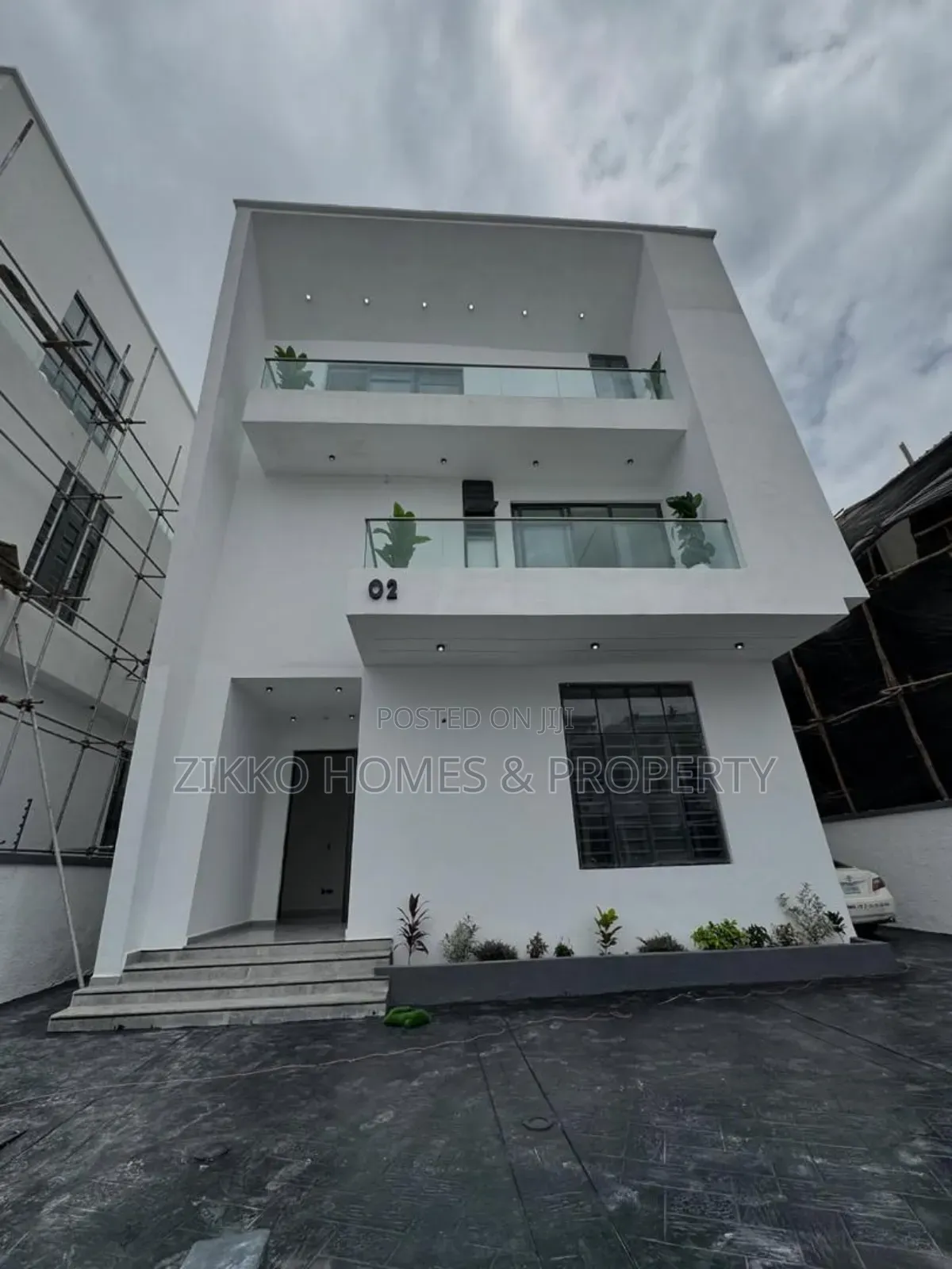 5bdrm Duplex in Chevron Drive, Lekki for sale in Lekki