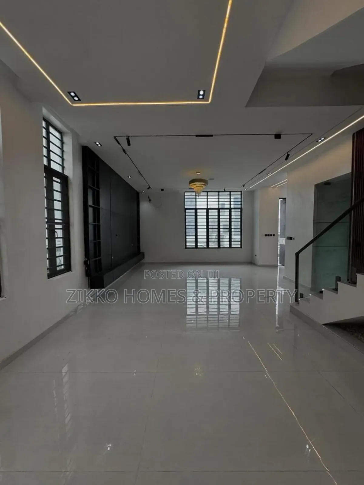 5bdrm Duplex in Chevron Drive, Lekki for sale in Lekki