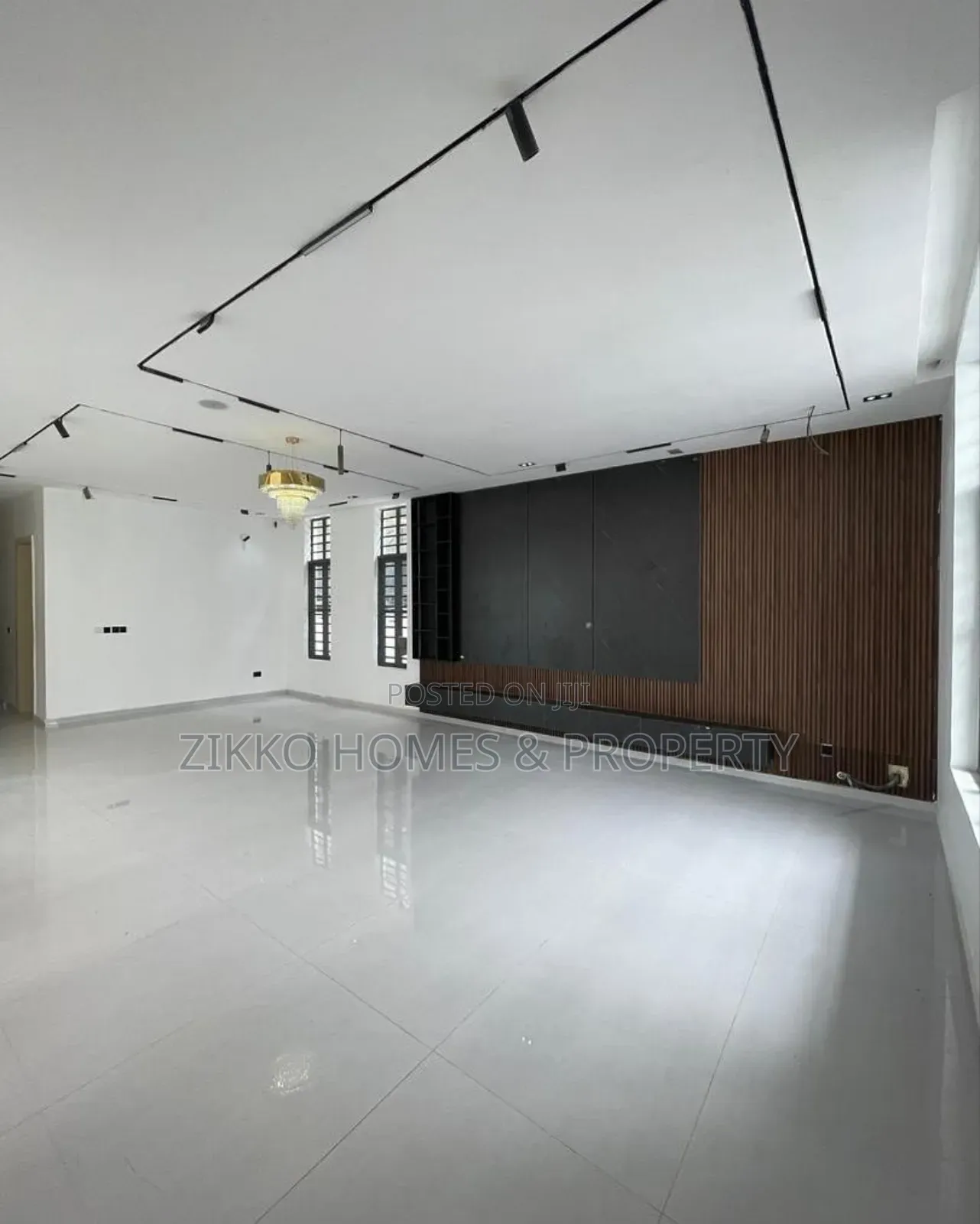 5bdrm Duplex in Chevron Drive, Lekki for sale in Lekki
