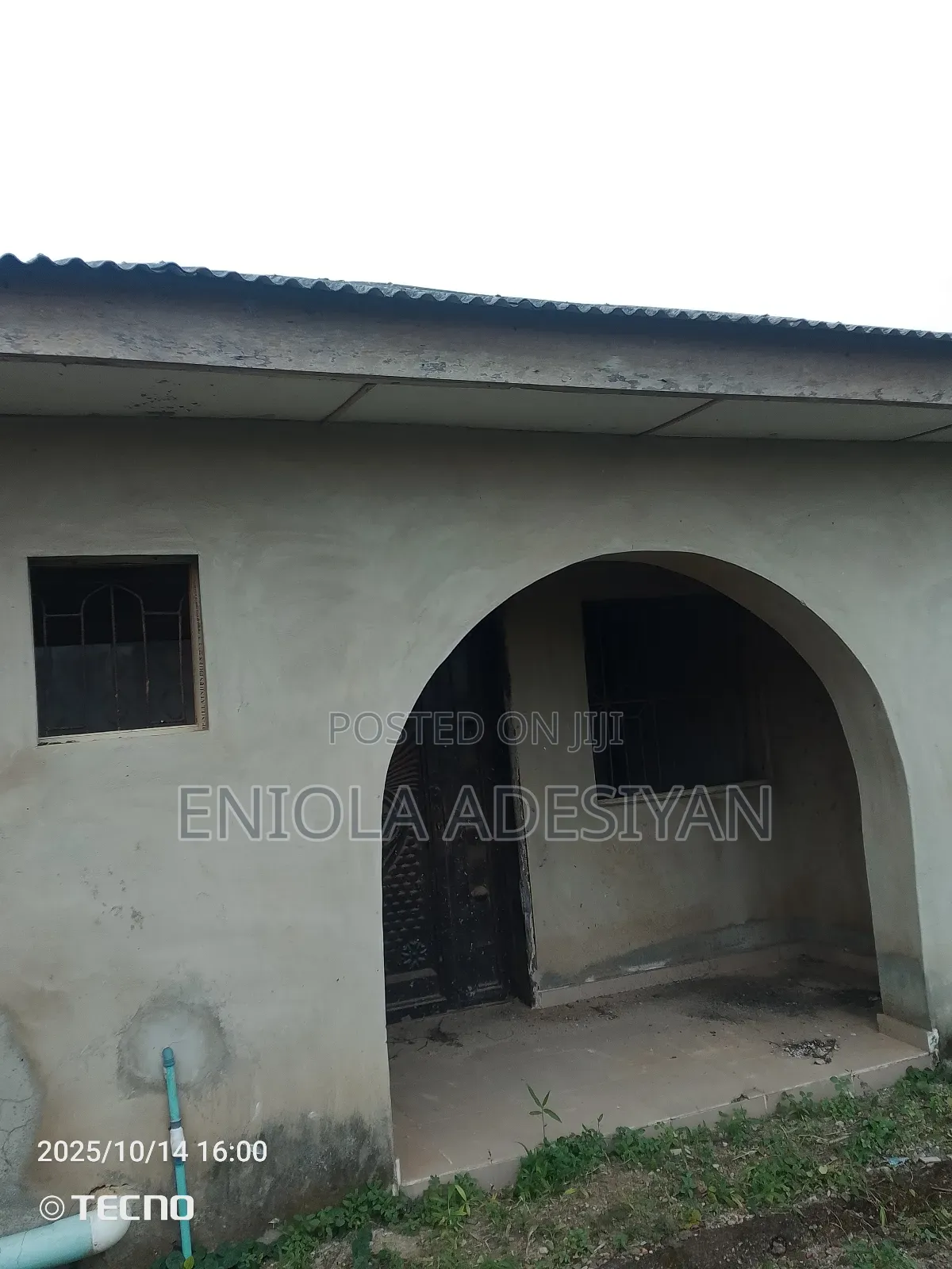 4bdrm Block of Flats in Mr Biggs, Igbogbo for sale in Igbogbo