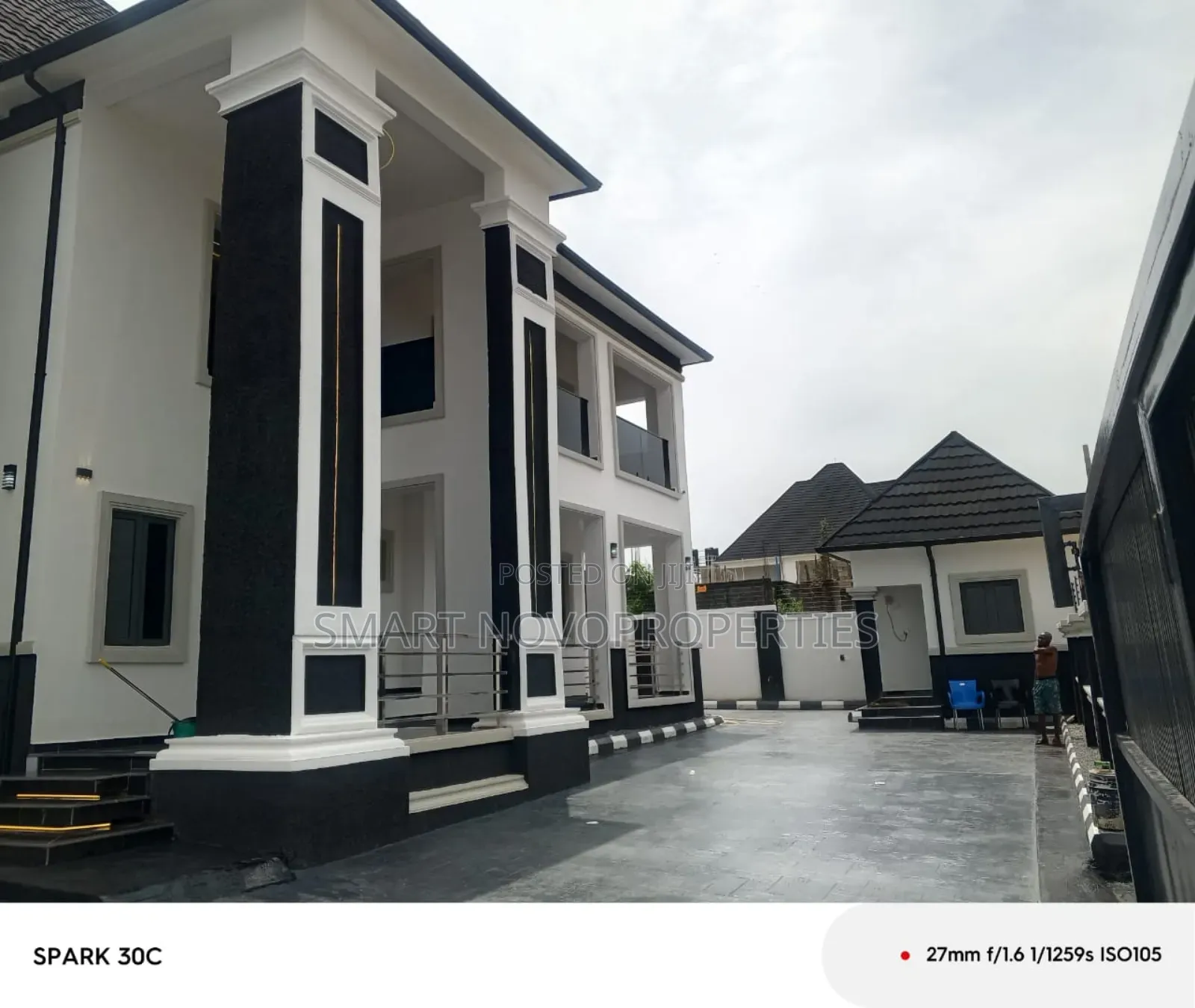 5bdrm Duplex in Dakwo District for sale in Dakwo District