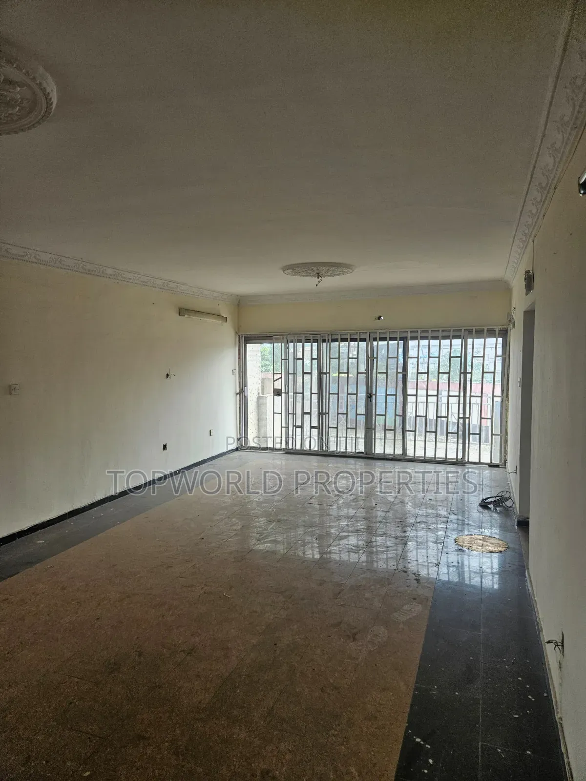 Furnished 2bdrm Block of Flats in Surulere for sale in Surulere