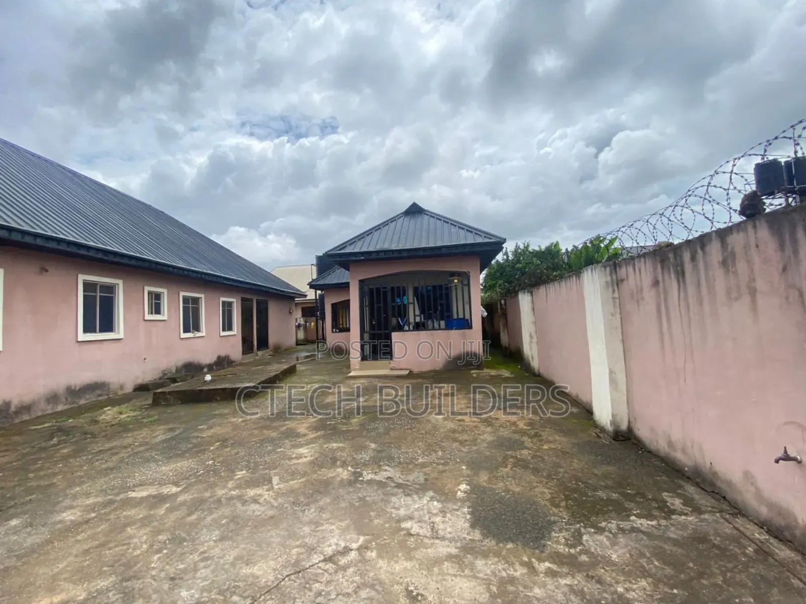 7bdrm Block of Flats in Benin City for sale in Benin City