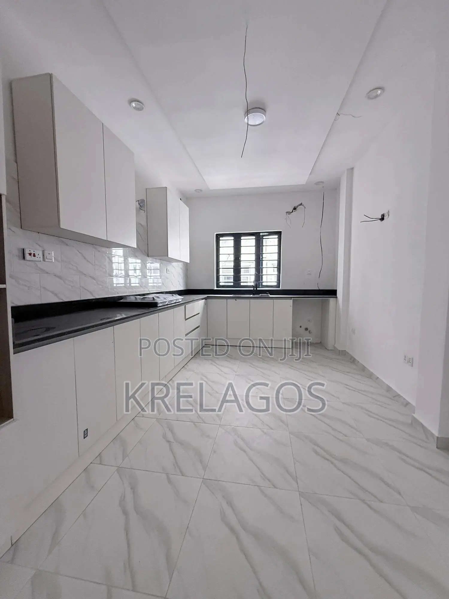4bdrm Duplex in Ologolo for sale in Ologolo