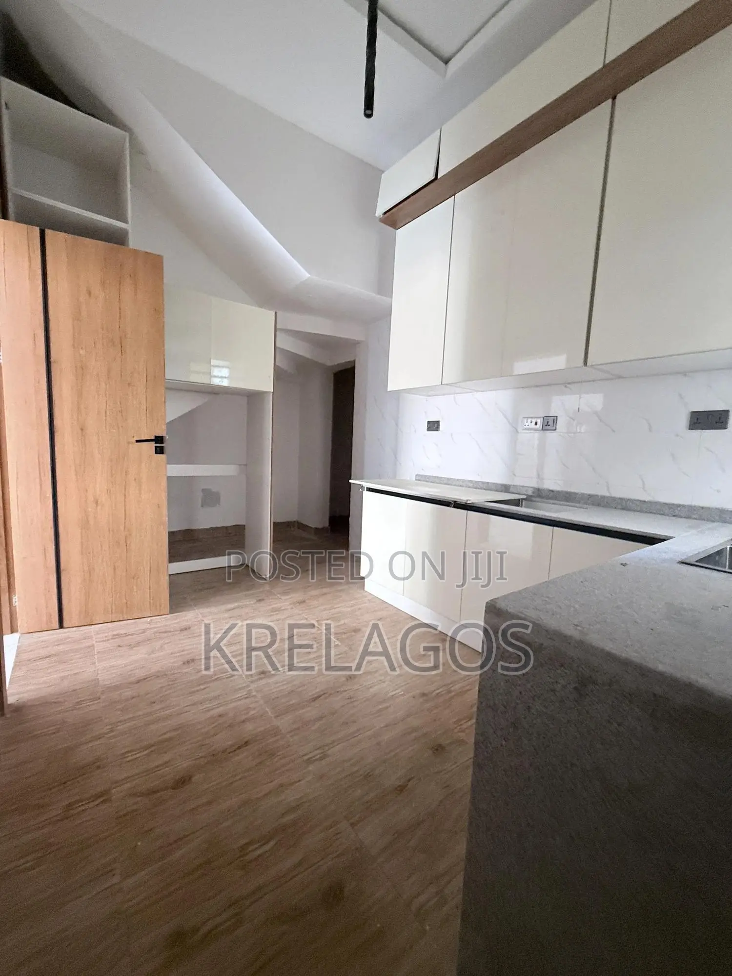 4bdrm Duplex in Ologolo for sale in Ologolo