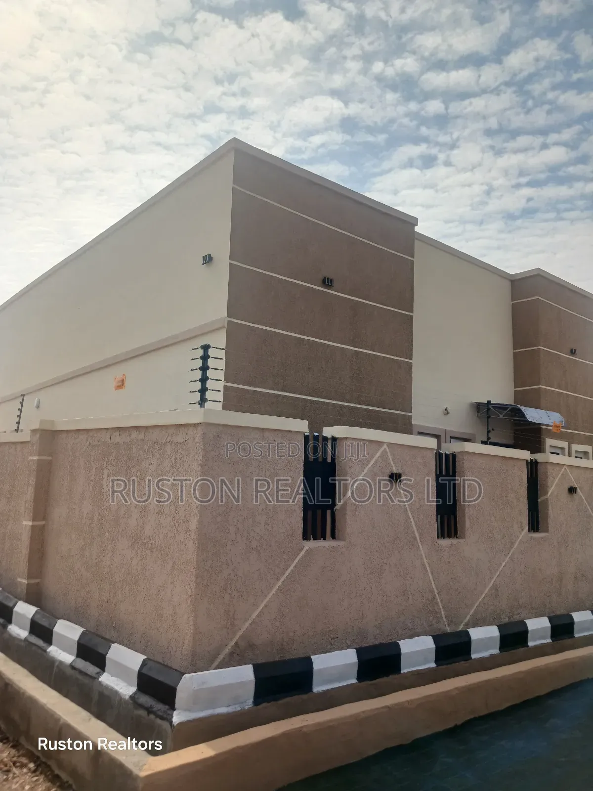 3bdrm Bungalow in Eleyele for sale in Eleyele