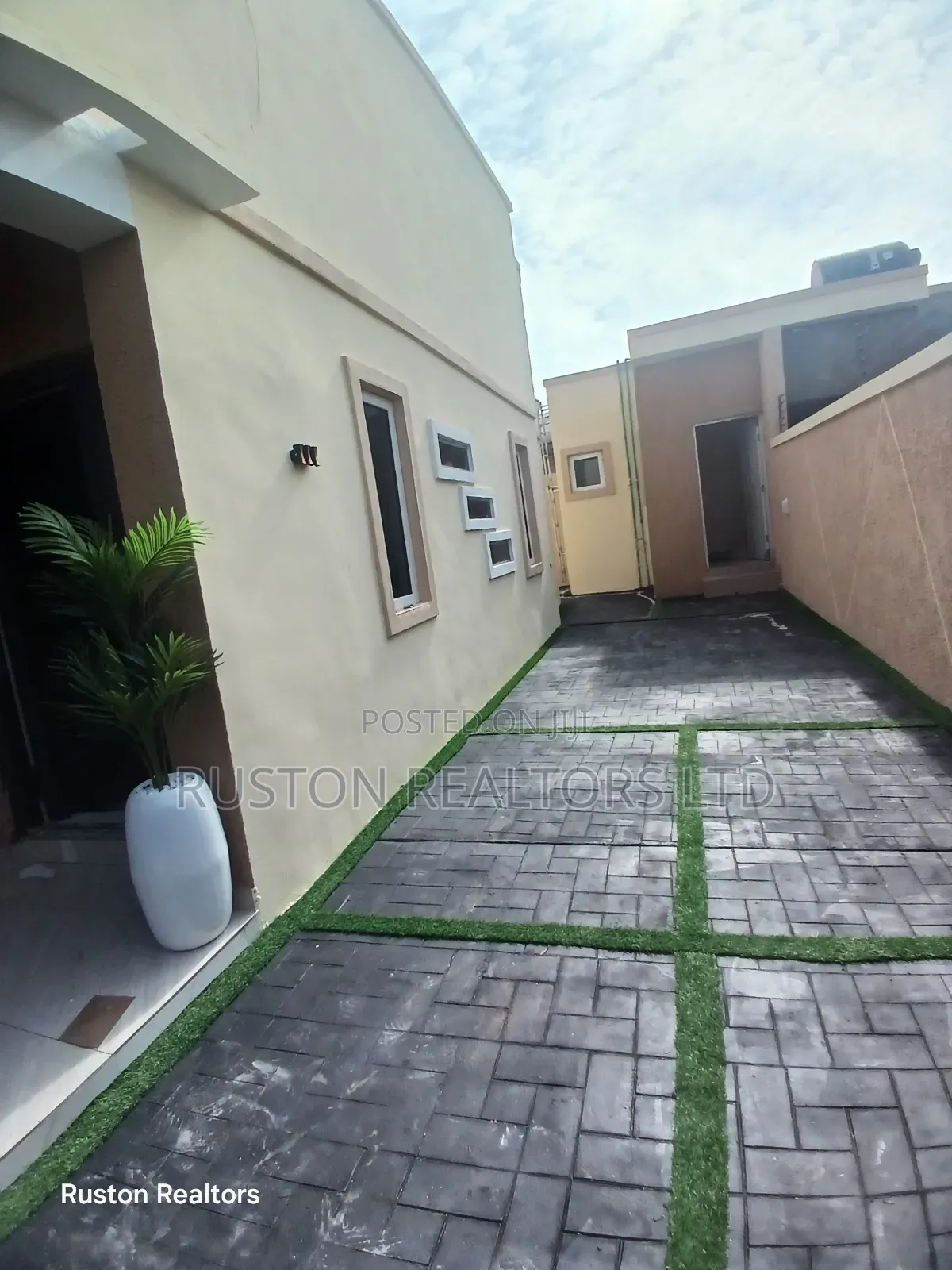 3bdrm Bungalow in Eleyele for sale in Eleyele