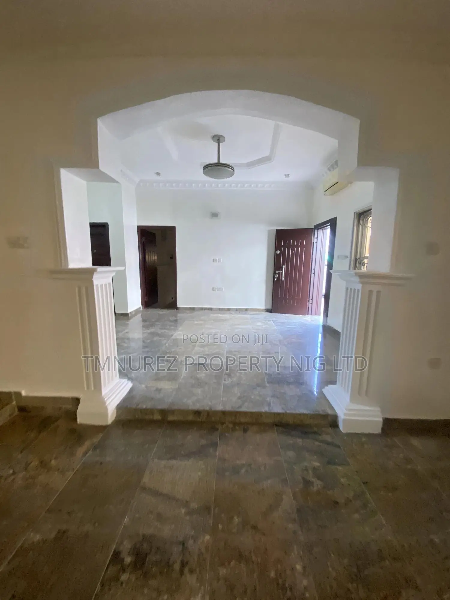 5bdrm Duplex in Chevron for rent in Chevron