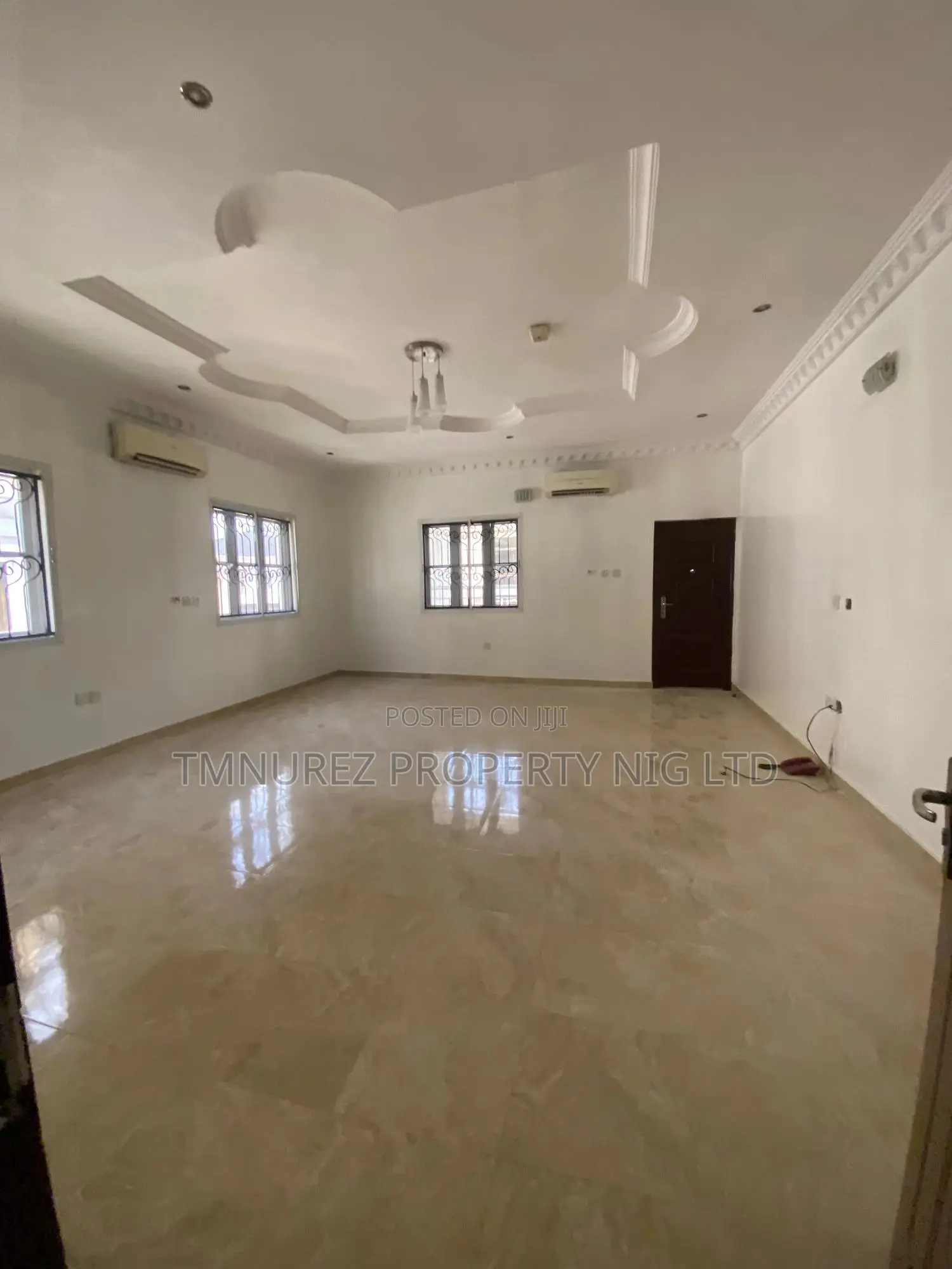 5bdrm Duplex in Chevron for rent in Chevron