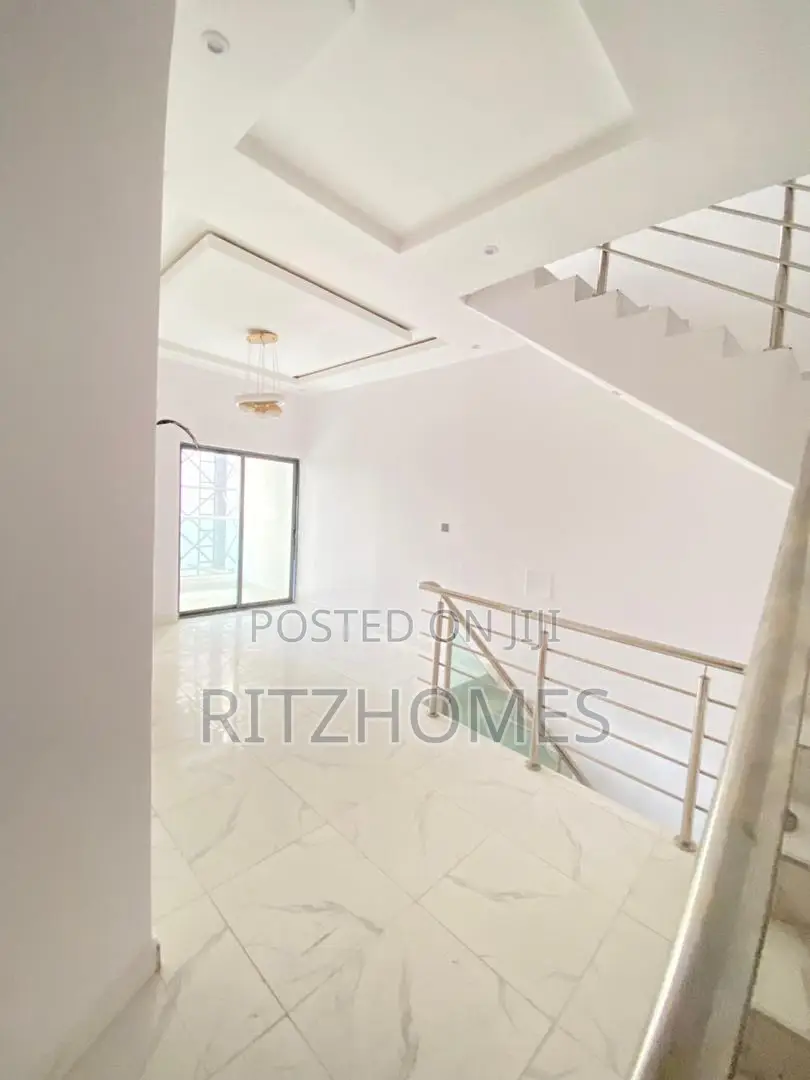 5bdrm Duplex in Ologolo for sale in Ologolo
